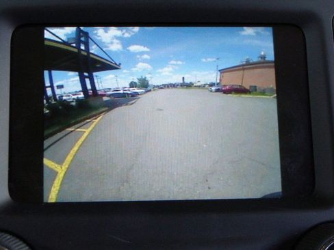 Used 2017 Jeep Cherokee Sport image 20