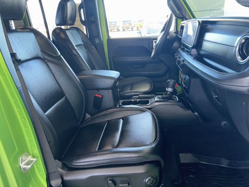 Used 2025 Jeep Gladiator Sport image 33