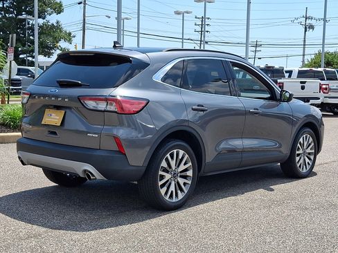 Certified 2022 Ford Escape Titanium AWD/4WD image 11