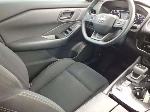 Used 2025 Nissan Rogue S FWD image 11