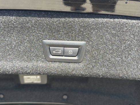 Certified 2025 BMW 330i Sedan RWD image 9