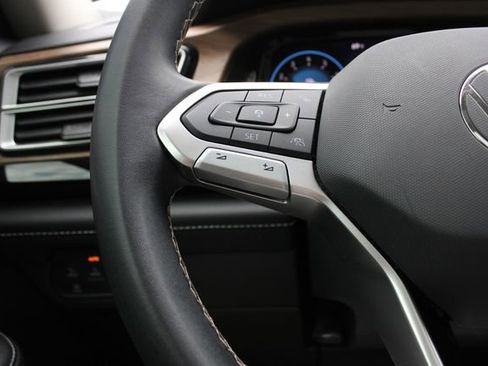 Used 2024 Volkswagen Atlas SE image 13