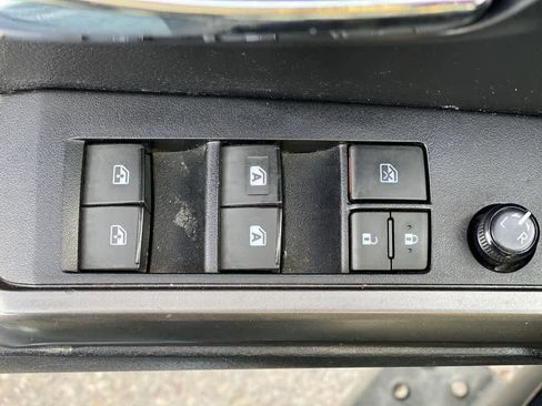 Used 2019 Toyota Tacoma TRD Sport image 16