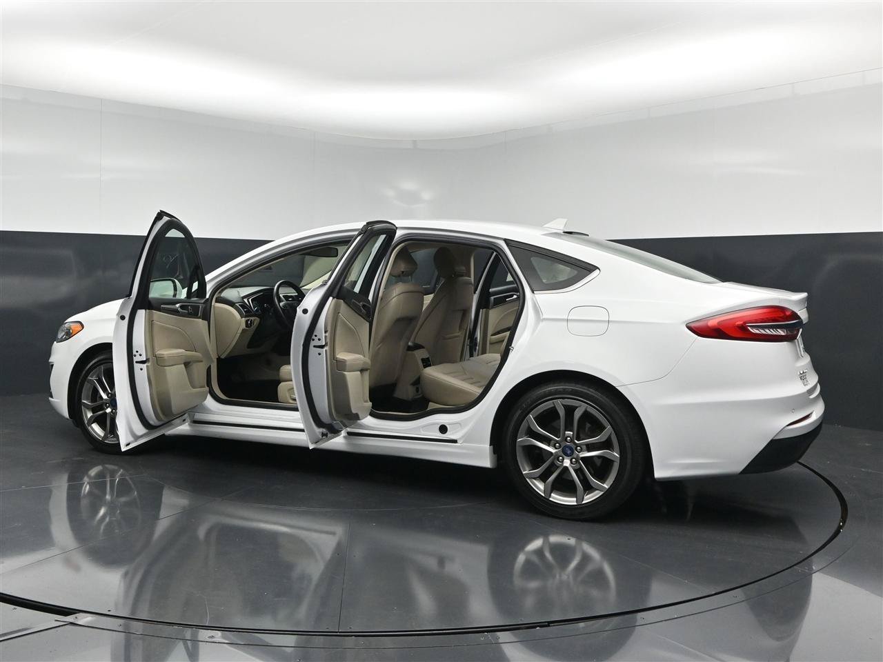 Used 2020 Ford Fusion SEL FWD image 30