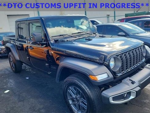 Used 2025 Jeep Gladiator Sport image 1