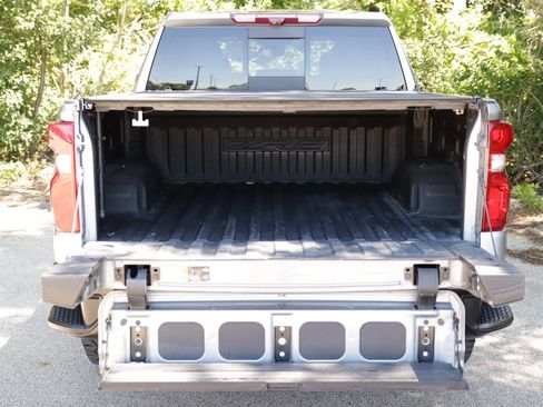 Used 2023 Chevrolet Silverado 1500 ZR2 w/ Technology Package AWD/4WD image 32