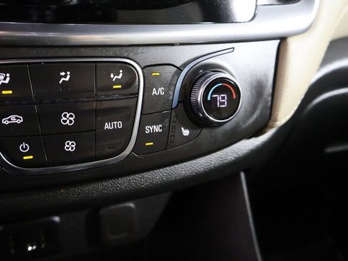 Used 2023 Chevrolet Traverse LT w/ Rear Camera Mirror Package image 53