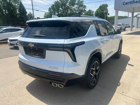 New 2026 Chevrolet Traverse High Country w/ LPO, Floor Liner Package AWD/4WD image 6