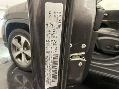 Used 2020 Jeep Cherokee Limited AWD/4WD image 26
