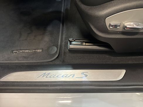 Used 2023 Porsche Macan S AWD/4WD image 10