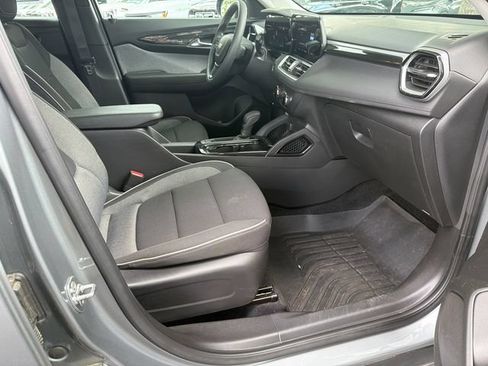 Used 2025 Chevrolet TrailBlazer LS FWD image 13