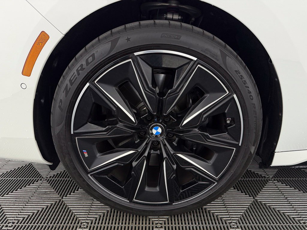 Used 2023 BMW i7 xDrive60 w/ Parking Assistance Package AWD/4WD image 11