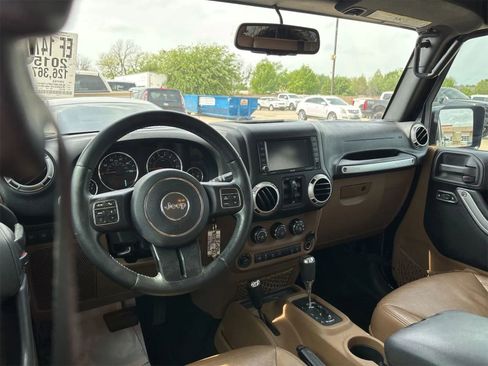 Used 2015 Jeep Wrangler Unlimited Rubicon w/ Connectivity Group image 6