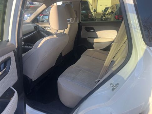 Used 2023 Nissan Rogue SV image 8