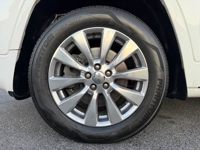 Used 2017 Jeep Cherokee Overland w/ Technology Group AWD/4WD image 23