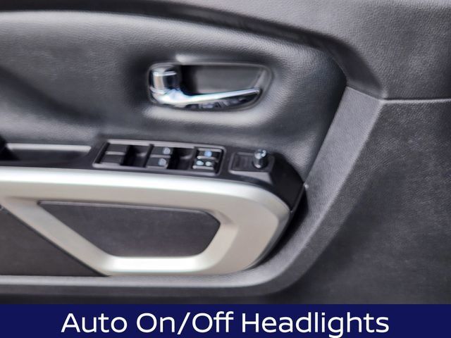 Used 2019 Nissan Titan SV w/ SV Convenience Package AWD/4WD image 12