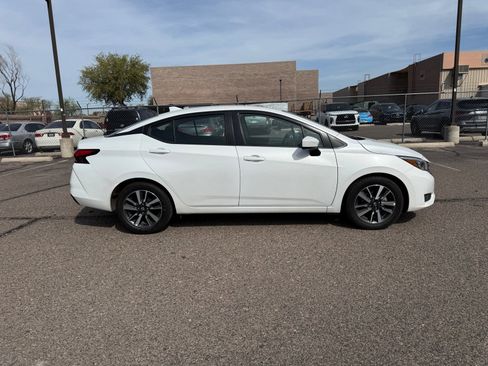 Used 2025 Nissan Versa SV image 4