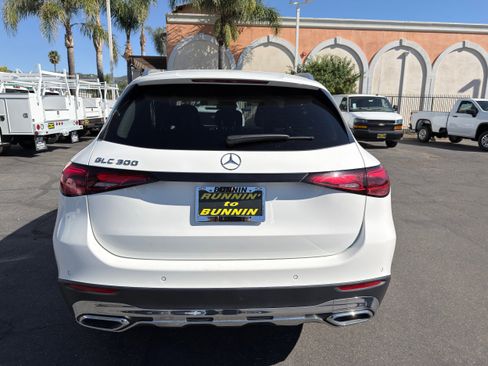 Used 2024 Mercedes-Benz GLC 300 w/ Winter Package image 7