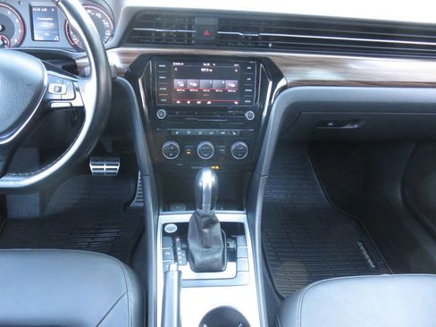 Used 2020 Volkswagen Passat 2.0T SEL image 16