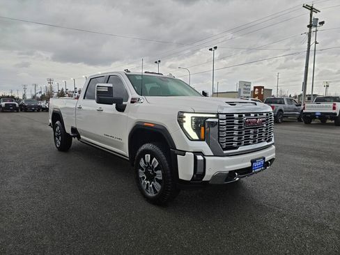 Used 2025 GMC Sierra 3500 Denali w/ Denali Reserve Package image 4