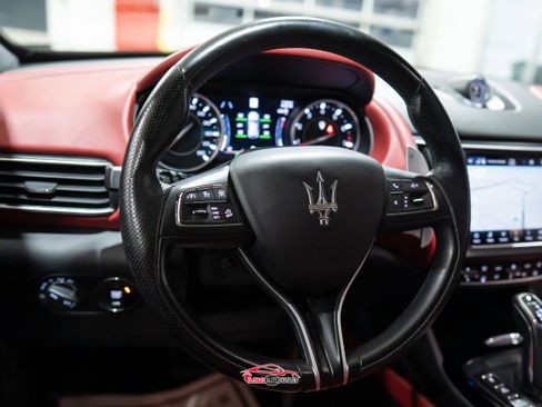 Used 2021 Maserati Levante S AWD/4WD image 23