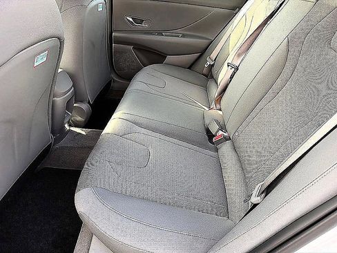 New 2026 Hyundai Elantra SE FWD image 7