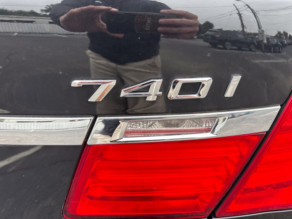 Used 2012 BMW 740i RWD image 9