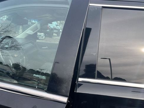 Used 2015 Chevrolet Suburban LT w/ Luxury Package image 18