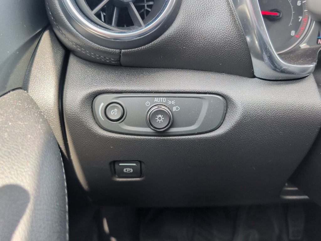 Used 2019 Chevrolet Blazer LT FWD image 16