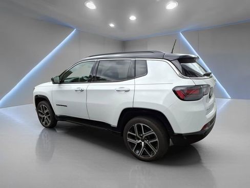 Used 2025 Jeep Compass Limited w/ Elite Group AWD/4WD image 3