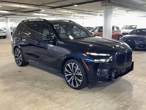 Used 2024 BMW X7 xDrive40i w/ Executive Package AWD/4WD image 2