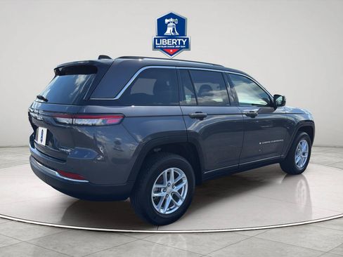 Used 2023 Jeep Grand Cherokee Laredo AWD/4WD image 11