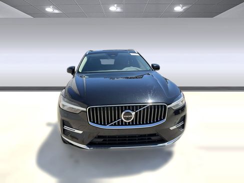 Certified 2023 Volvo XC60 B5 Plus AWD/4WD image 6