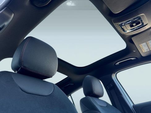 New 2026 Mercedes-Benz GLA 35 AMG 4MATIC image 13