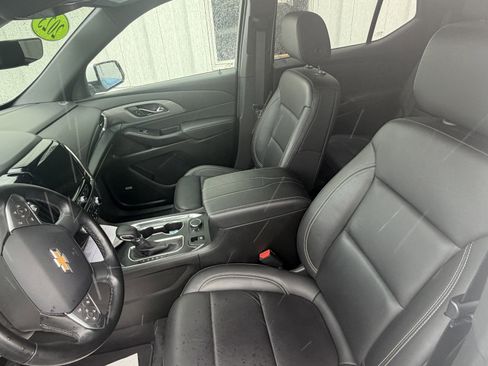 Used 2023 Chevrolet Traverse LT w/ LT Premium Package AWD/4WD image 7