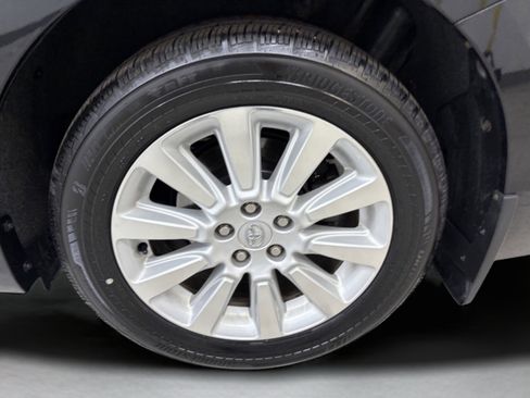 Used 2015 Toyota Sienna Limited image 7