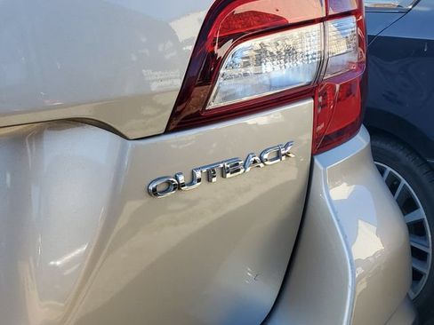 Used 2019 Subaru Outback 2.5i Limited w/ Popular Package #2 AWD/4WD image 10