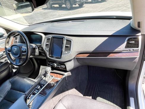 Used 2019 Volvo XC90 T6 Momentum w/ Advanced Package AWD/4WD image 9
