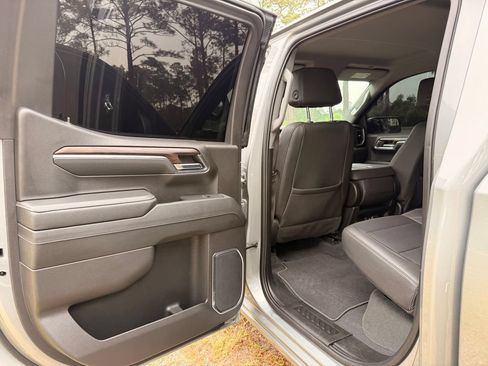 Used 2023 GMC Sierra 1500 SLT w/ X31 Off-Road Package AWD/4WD image 25
