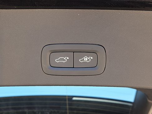 Certified 2026 Volvo XC40 B5 Plus AWD/4WD image 15