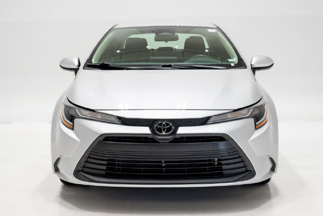 Used 2026 Toyota Corolla LE FWD image 4