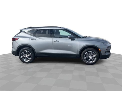 Certified 2025 Chevrolet Blazer LT w/ Convenience Package image 9