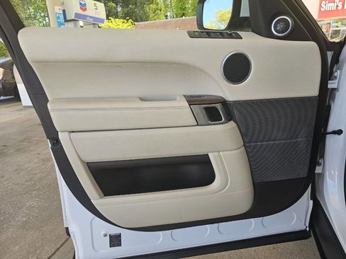 Used 2014 Land Rover Range Rover Sport HSE image 25