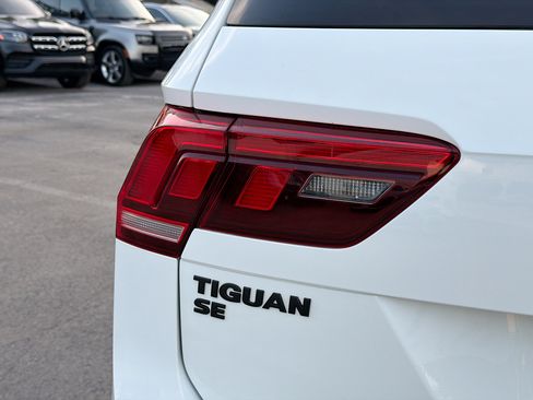 Used 2019 Volkswagen Tiguan SE w/ Panoramic Sunroof Package AWD/4WD image 10
