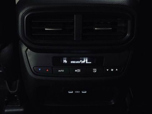 Used 2024 Honda Pilot Touring image 26