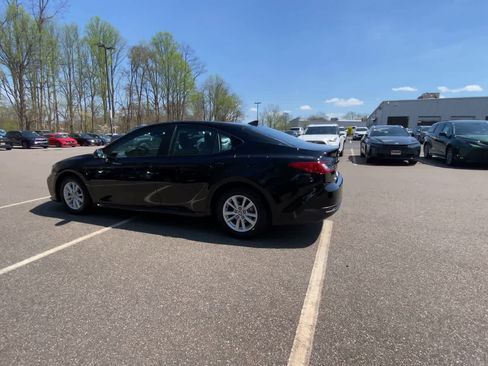 Used 2025 Toyota Camry LE image 11