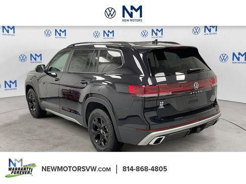 New 2026 Volkswagen Atlas Peak Edition image 2