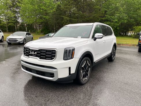 Used 2025 Kia Telluride S FWD image 2
