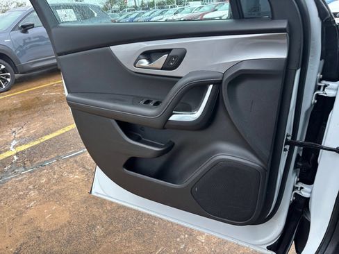 Used 2025 Chevrolet Blazer LT FWD image 18