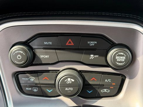 Used 2022 Dodge Challenger SXT RWD image 20
